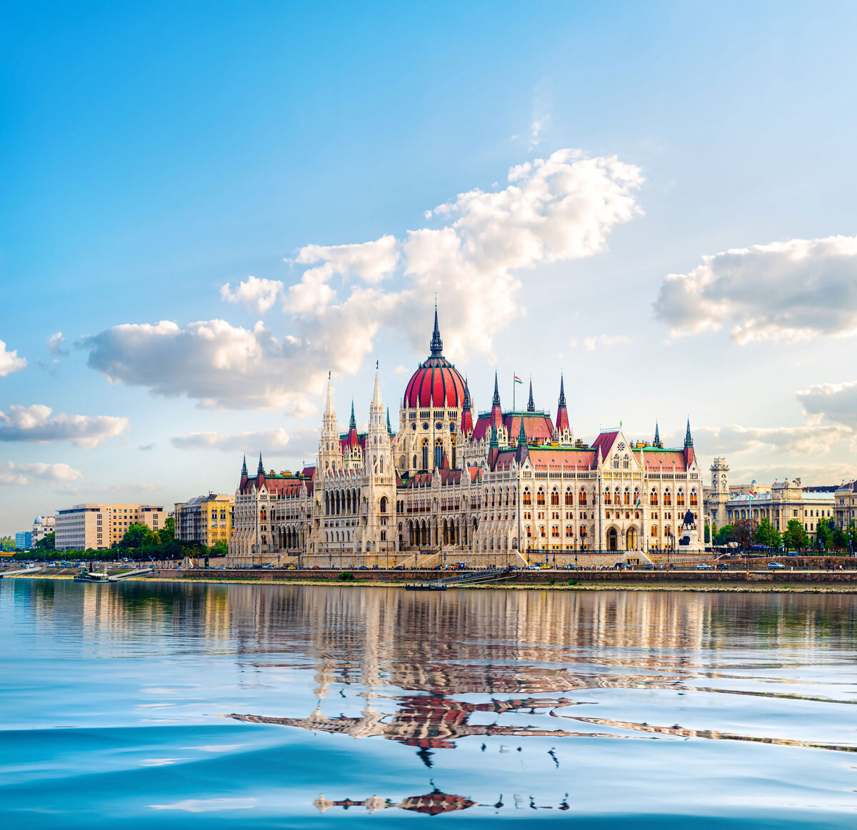 Europäische Metropolen entlang der Donau mit nicko crusies erkunden